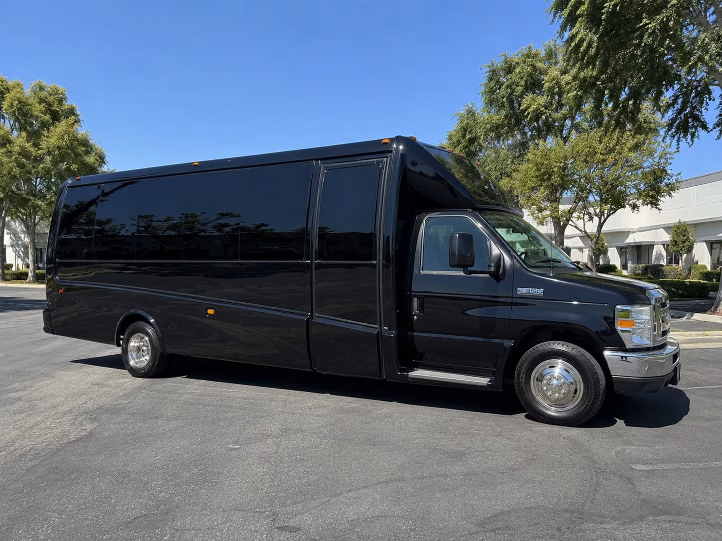 simi valley corporate retreat shuttle bus rentals